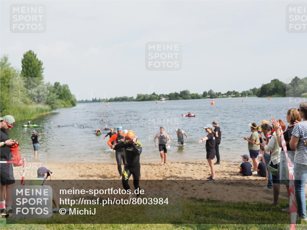 21.06.2025 - 27. Vierlanden-Triathlon MichiJ http://msf.ph/oto/8003984 15.06.2026 10:06:10 Schwimmen 362, 369, 370, 381, 418, 448, 455 meine-sportfotos.de