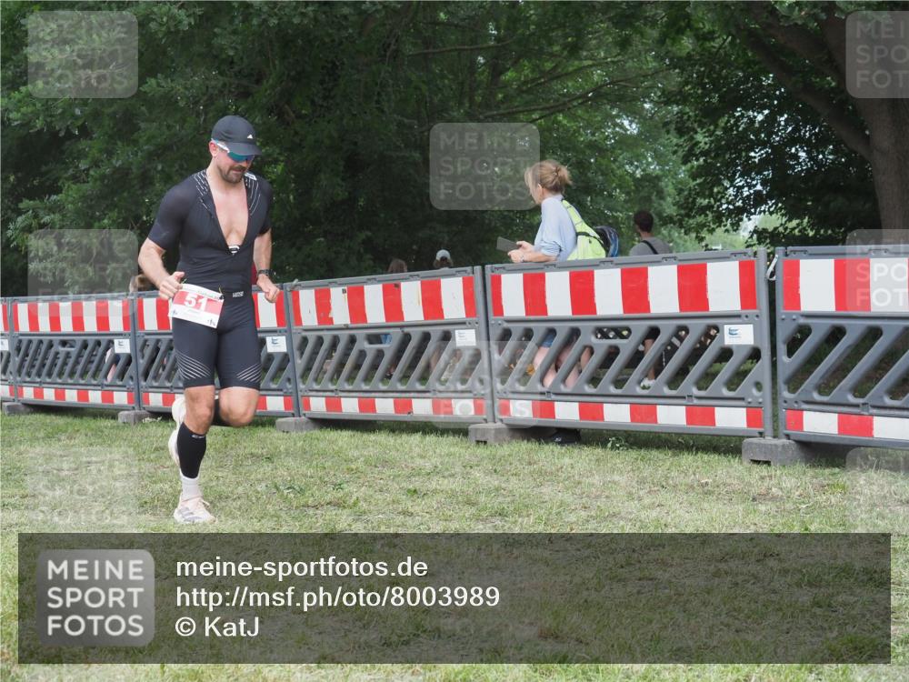21.06.2025 - 27. Vierlanden-Triathlon KatJ http://msf.ph/oto/8003989 15.06.2025 12:57:25 Ziel 51 meine-sportfotos.de