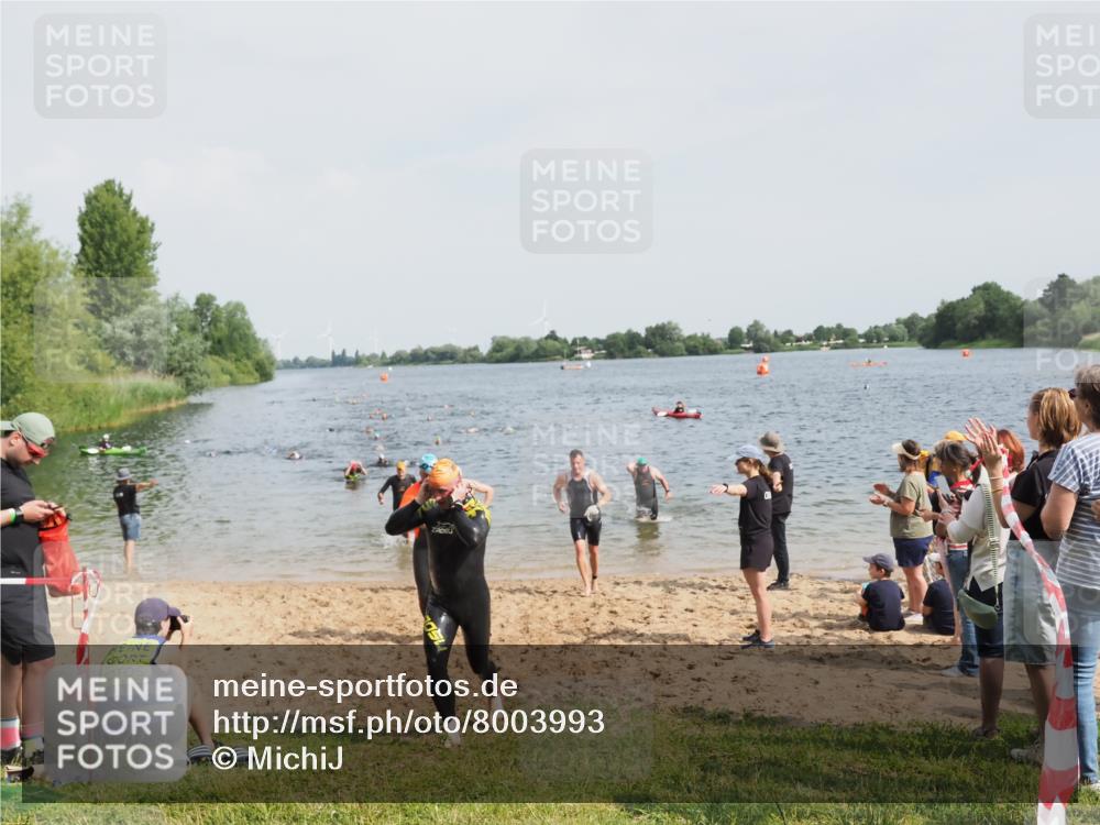 21.06.2025 - 27. Vierlanden-Triathlon MichiJ http://msf.ph/oto/8003993 15.06.2026 10:06:10 Schwimmen 362, 369, 370, 381, 418, 448, 455 meine-sportfotos.de