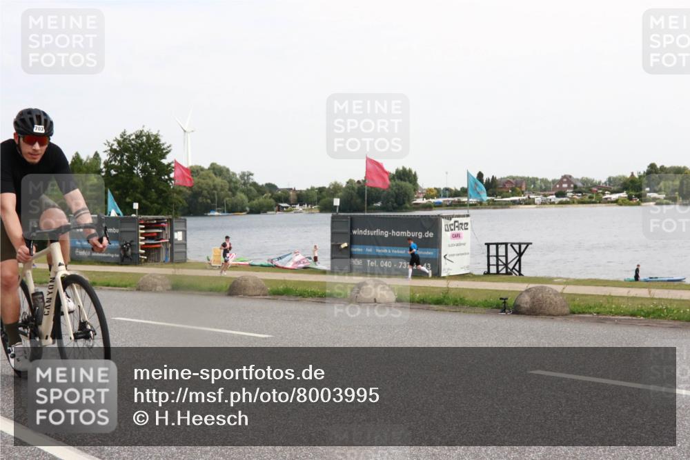 21.06.2025 - 27. Vierlanden-Triathlon H.Heesch http://msf.ph/oto/8003995 15.06.2025 11:52:54 Radfahren 703 meine-sportfotos.de