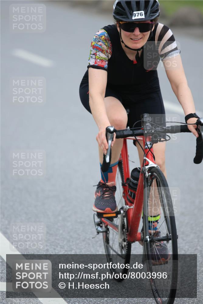 21.06.2025 - 27. Vierlanden-Triathlon H.Heesch http://msf.ph/oto/8003996 15.06.2025 12:49:29 Radfahren 940, 976 meine-sportfotos.de