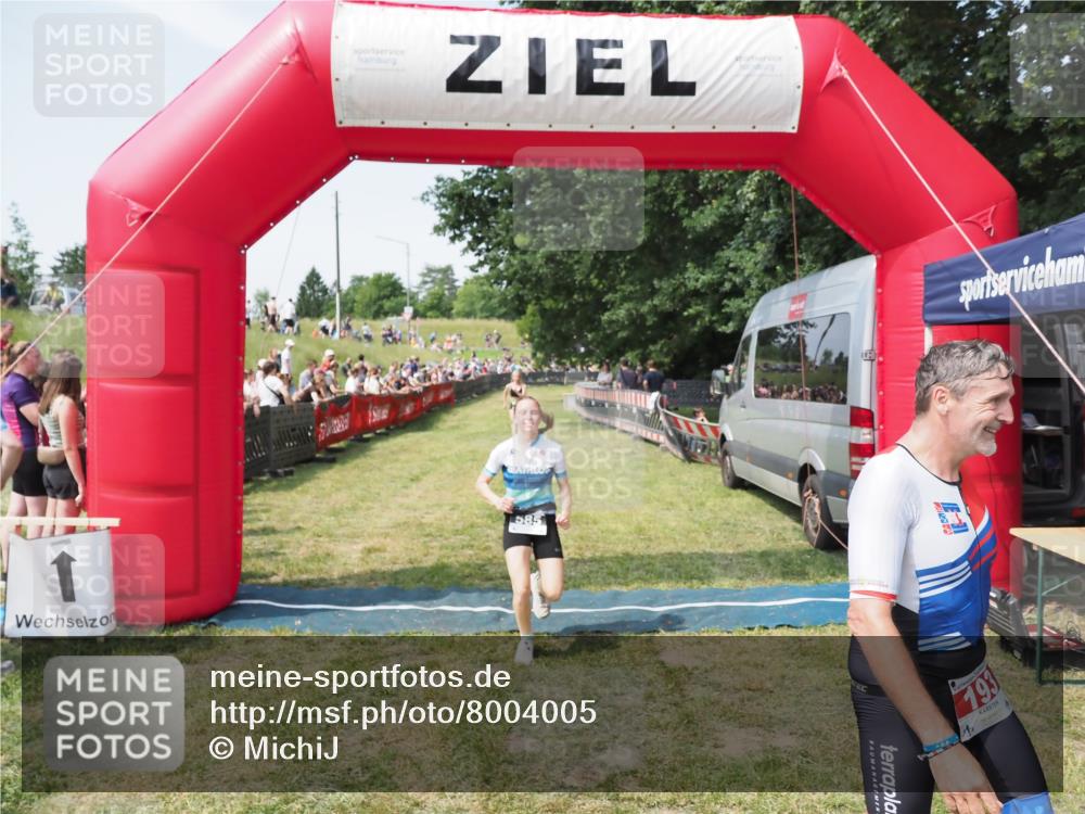 21.06.2025 - 27. Vierlanden-Triathlon MichiJ http://msf.ph/oto/8004005 15.06.2026 11:28:08 Ziel 193, 491, 585, 590 meine-sportfotos.de