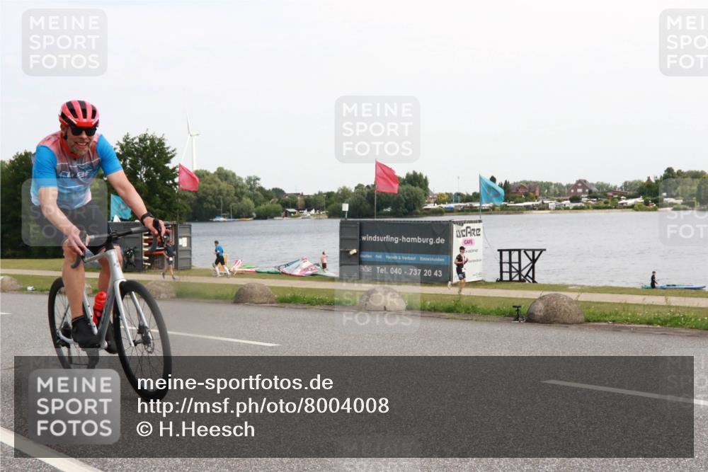 21.06.2025 - 27. Vierlanden-Triathlon H.Heesch http://msf.ph/oto/8004008 15.06.2025 11:52:57 Radfahren 703, 791 meine-sportfotos.de