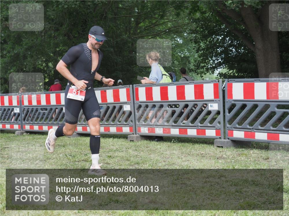21.06.2025 - 27. Vierlanden-Triathlon KatJ http://msf.ph/oto/8004013 15.06.2025 12:57:25 Ziel 51 meine-sportfotos.de