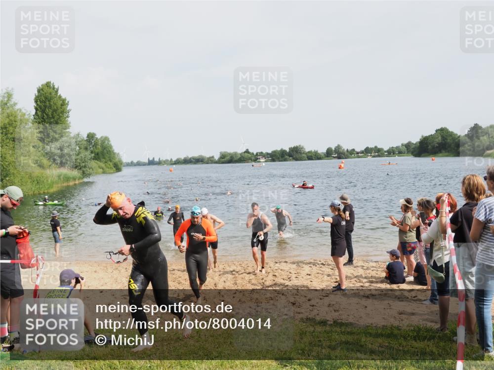 21.06.2025 - 27. Vierlanden-Triathlon MichiJ http://msf.ph/oto/8004014 15.06.2026 10:06:11 Schwimmen 362, 369, 370, 381, 418, 448, 455 meine-sportfotos.de