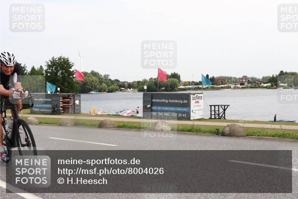 21.06.2025 - 27. Vierlanden-Triathlon H.Heesch http://msf.ph/oto/8004026 15.06.2025 11:53:06 Radfahren 801, 811 meine-sportfotos.de
