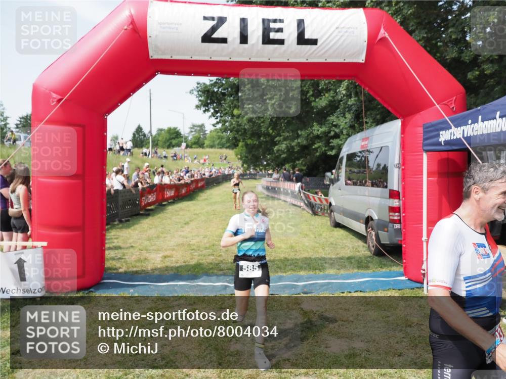 21.06.2025 - 27. Vierlanden-Triathlon MichiJ http://msf.ph/oto/8004034 15.06.2026 11:28:08 Ziel 193, 491, 585, 590 meine-sportfotos.de
