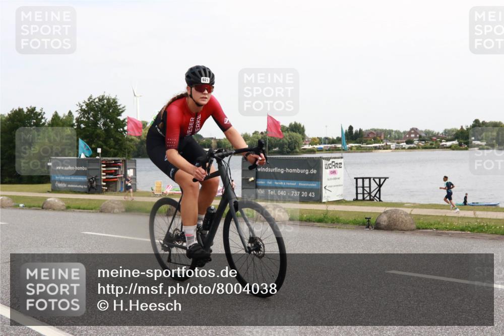 21.06.2025 - 27. Vierlanden-Triathlon H.Heesch http://msf.ph/oto/8004038 15.06.2025 11:53:12 Radfahren 687, 811, 921, 934 meine-sportfotos.de