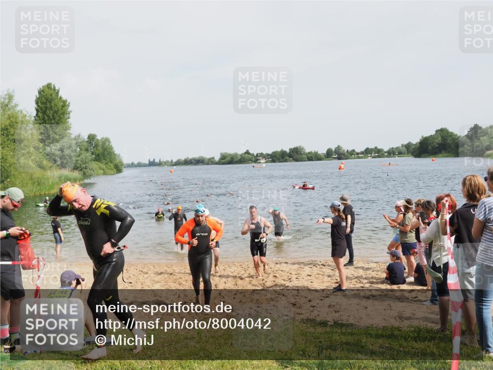 21.06.2025 - 27. Vierlanden-Triathlon MichiJ http://msf.ph/oto/8004042 15.06.2026 10:06:11 Schwimmen 362, 369, 370, 381, 418, 448, 455 meine-sportfotos.de