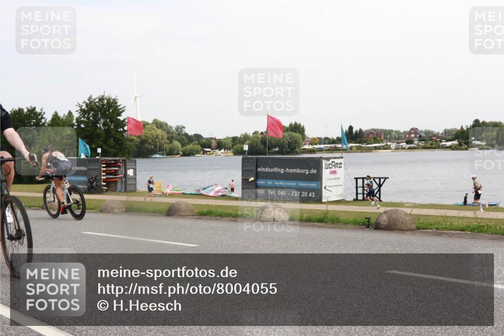 21.06.2025 - 27. Vierlanden-Triathlon H.Heesch http://msf.ph/oto/8004055 15.06.2025 11:53:13 Radfahren 687, 921, 934 meine-sportfotos.de