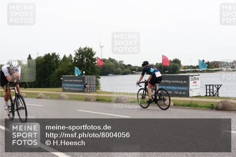 15.06.2025 - 27. Vierlanden-Triathlon H.Heesch http://msf.ph/oto/8004056 15.06.2025 10:32:01 Radfahren 159, 273, 603 meine-sportfotos.de