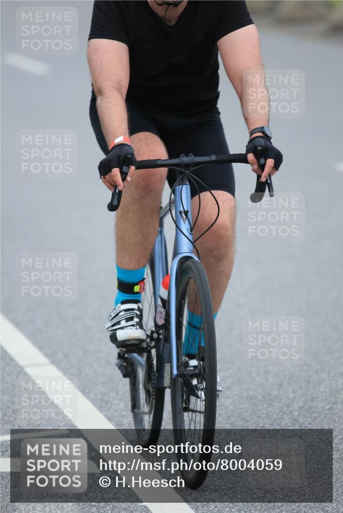21.06.2025 - 27. Vierlanden-Triathlon H.Heesch http://msf.ph/oto/8004059 15.06.2025 12:49:46 Radfahren 957 meine-sportfotos.de