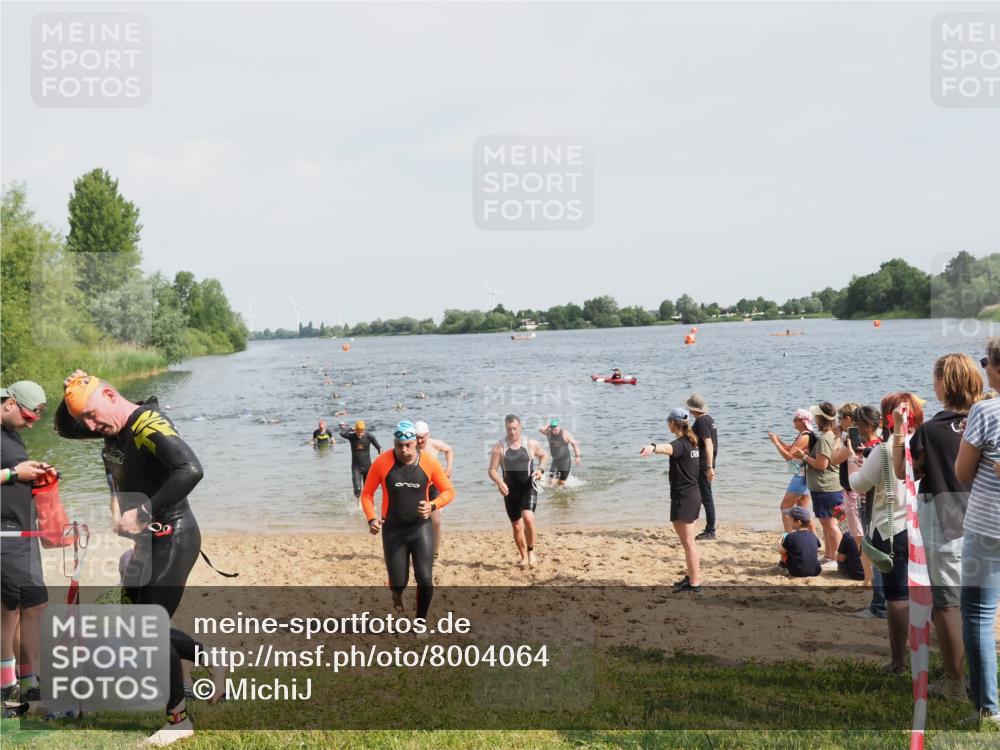 21.06.2025 - 27. Vierlanden-Triathlon MichiJ http://msf.ph/oto/8004064 15.06.2026 10:06:11 Schwimmen 362, 369, 370, 381, 418, 448, 455 meine-sportfotos.de
