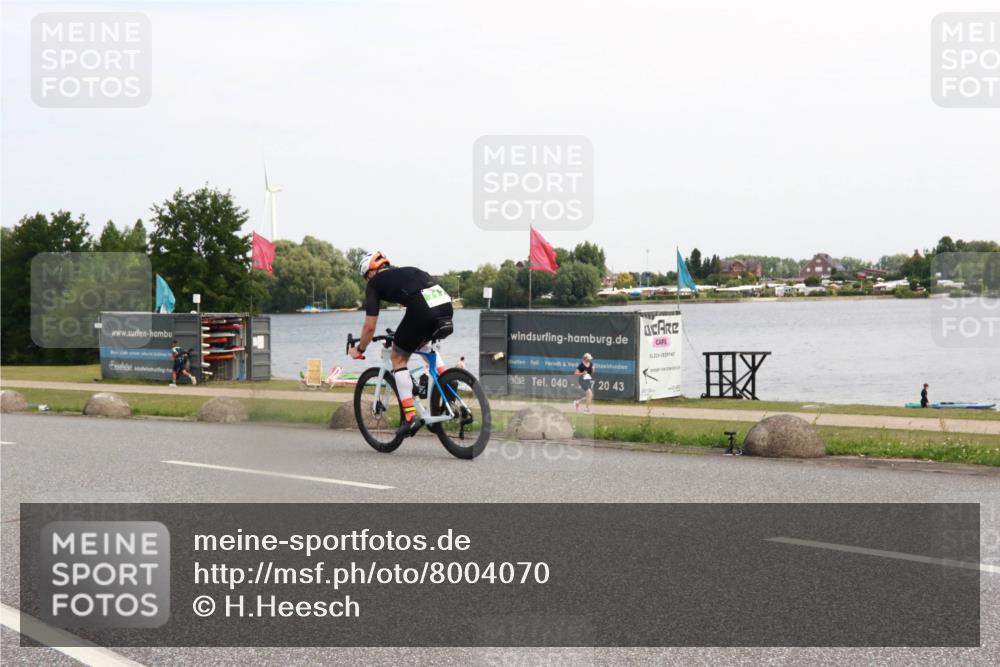 21.06.2025 - 27. Vierlanden-Triathlon H.Heesch http://msf.ph/oto/8004070 15.06.2025 11:53:18 Radfahren 687, 717, 787, 934 meine-sportfotos.de