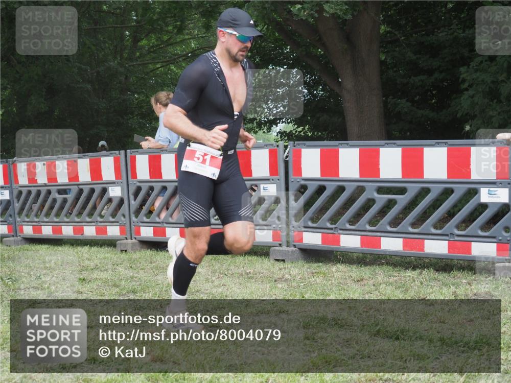 21.06.2025 - 27. Vierlanden-Triathlon KatJ http://msf.ph/oto/8004079 15.06.2025 12:57:26 Ziel 51 meine-sportfotos.de