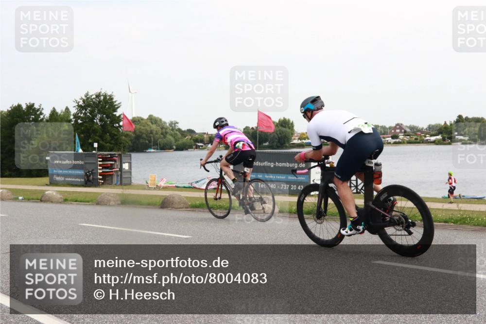 21.06.2025 - 27. Vierlanden-Triathlon H.Heesch http://msf.ph/oto/8004083 15.06.2025 11:53:30 Radfahren 763 meine-sportfotos.de