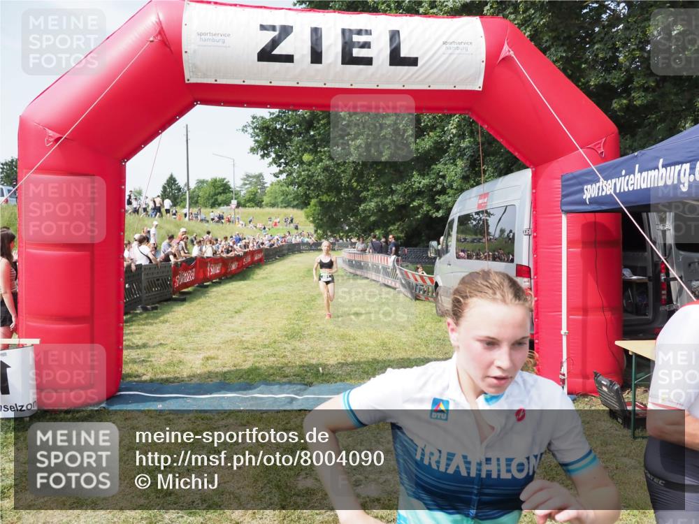 21.06.2025 - 27. Vierlanden-Triathlon MichiJ http://msf.ph/oto/8004090 15.06.2026 11:28:09 Ziel 193, 491, 585 meine-sportfotos.de
