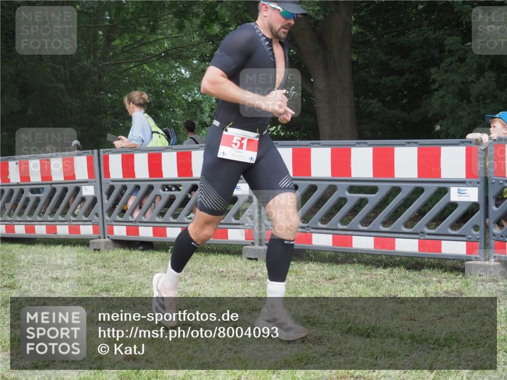21.06.2025 - 27. Vierlanden-Triathlon KatJ http://msf.ph/oto/8004093 15.06.2025 12:57:26 Ziel 51 meine-sportfotos.de