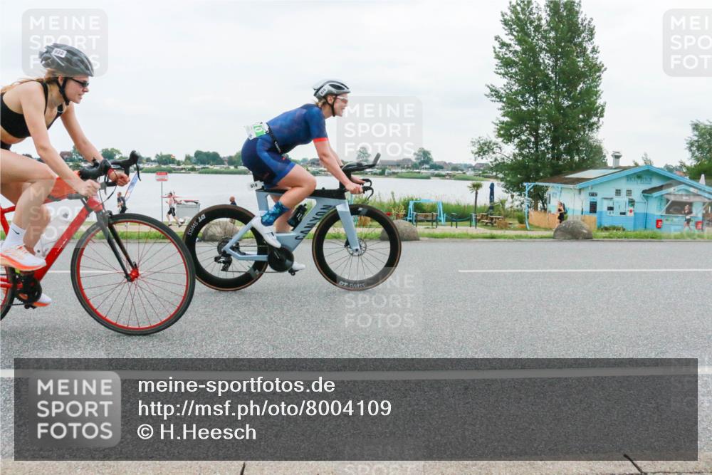 21.06.2025 - 27. Vierlanden-Triathlon H.Heesch http://msf.ph/oto/8004109 15.06.2025 12:58:10 Radfahren 910, 922 meine-sportfotos.de
