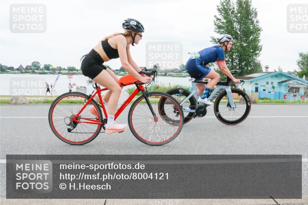 21.06.2025 - 27. Vierlanden-Triathlon H.Heesch http://msf.ph/oto/8004121 15.06.2025 12:58:10 Radfahren 910, 922 meine-sportfotos.de