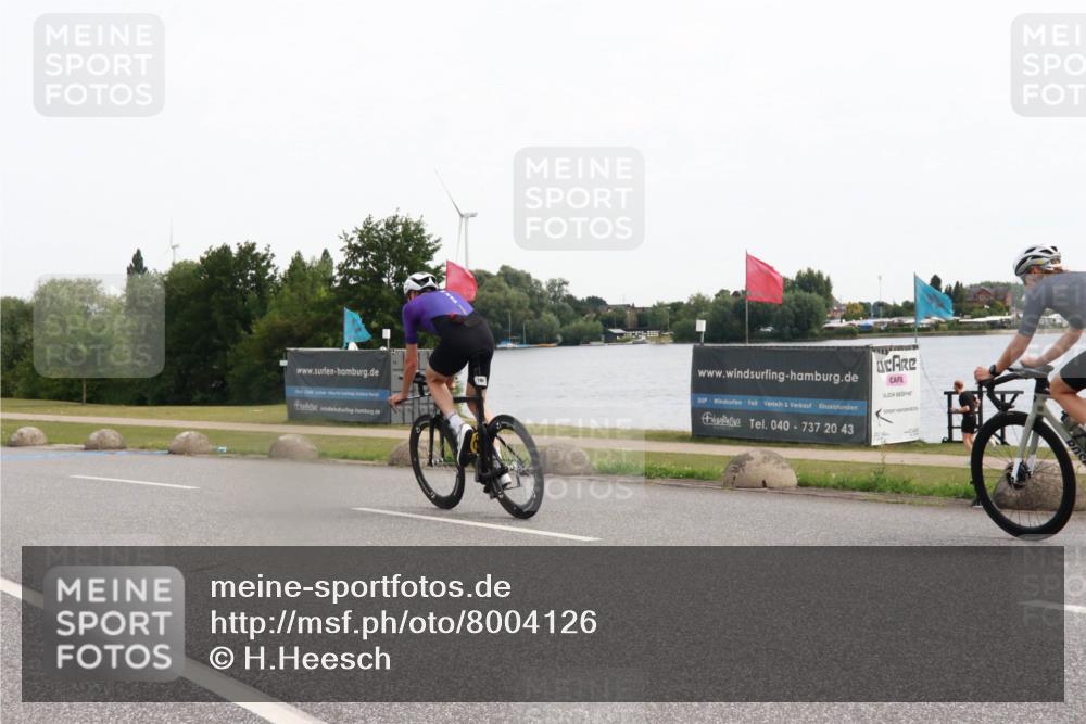 15.06.2025 - 27. Vierlanden-Triathlon H.Heesch http://msf.ph/oto/8004126 15.06.2025 10:32:31 Radfahren 194, 214, 538 meine-sportfotos.de