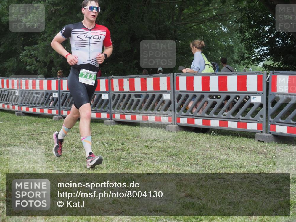21.06.2025 - 27. Vierlanden-Triathlon KatJ http://msf.ph/oto/8004130 15.06.2025 12:57:46 Ziel 75, 713, 976, 1019, 1020, 1022, 1023 meine-sportfotos.de