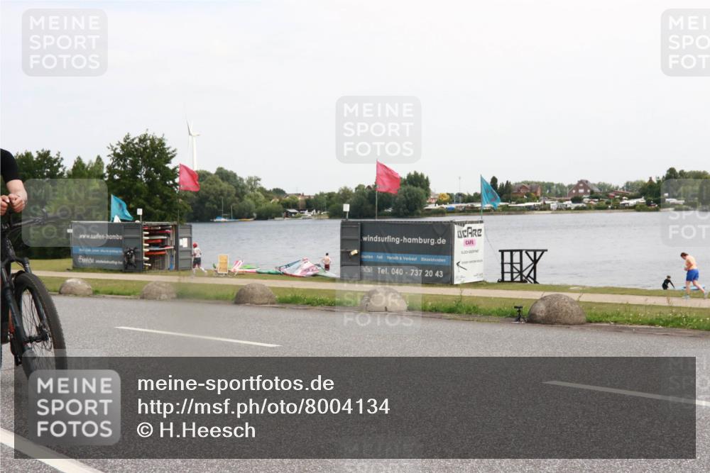 21.06.2025 - 27. Vierlanden-Triathlon H.Heesch http://msf.ph/oto/8004134 15.06.2025 11:53:49 Radfahren  meine-sportfotos.de