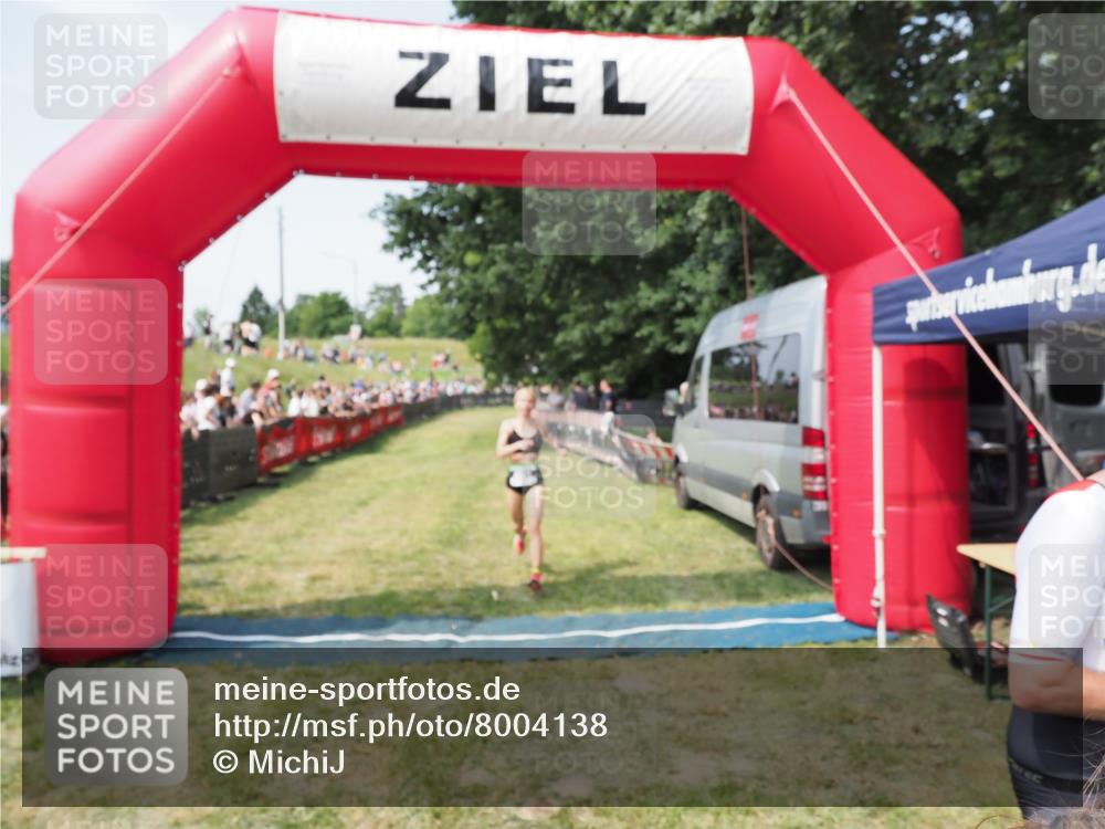 21.06.2025 - 27. Vierlanden-Triathlon MichiJ http://msf.ph/oto/8004138 15.06.2026 11:28:10 Ziel 193, 491, 585 meine-sportfotos.de
