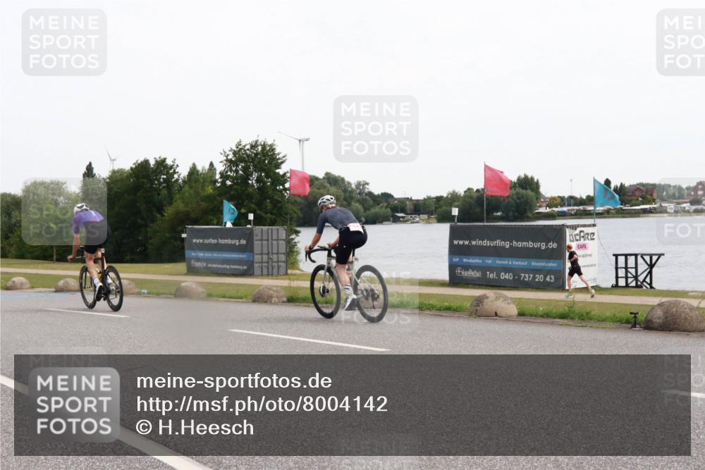 15.06.2025 - 27. Vierlanden-Triathlon H.Heesch http://msf.ph/oto/8004142 15.06.2025 10:32:32 Radfahren 194, 212, 214, 538 meine-sportfotos.de
