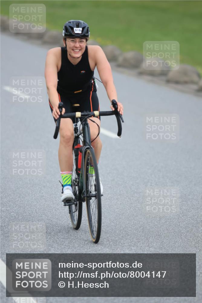 21.06.2025 - 27. Vierlanden-Triathlon H.Heesch http://msf.ph/oto/8004147 15.06.2025 12:50:53 Radfahren 890 meine-sportfotos.de