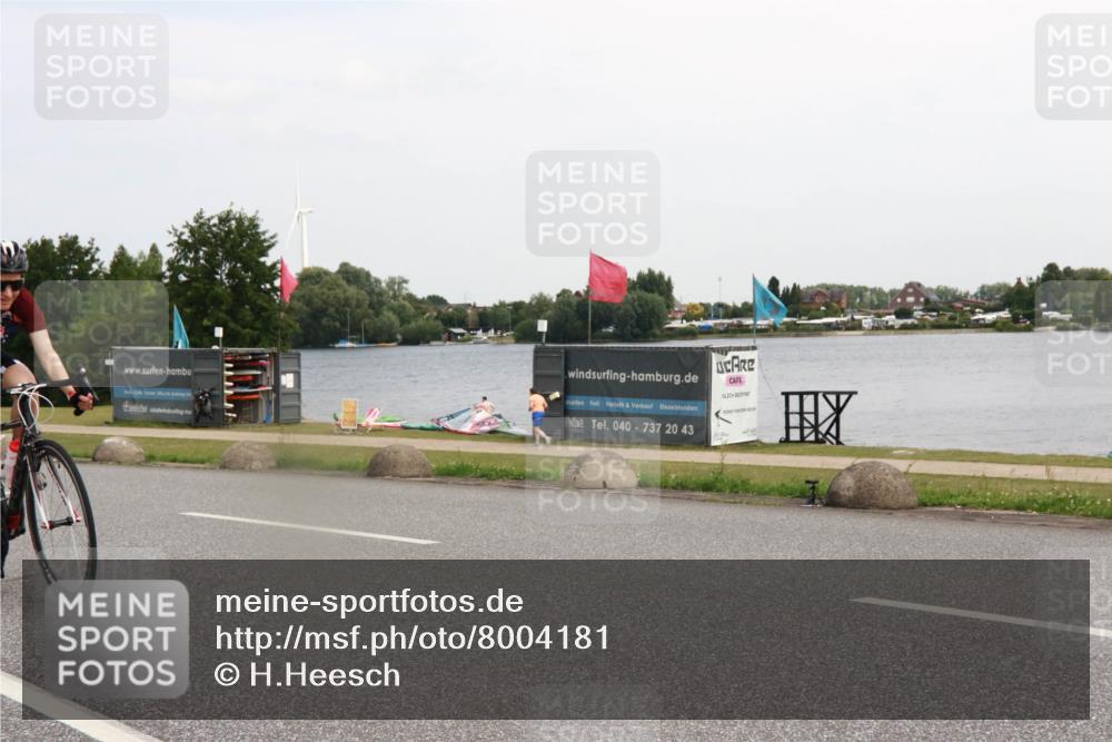 21.06.2025 - 27. Vierlanden-Triathlon H.Heesch http://msf.ph/oto/8004181 15.06.2025 11:53:57 Radfahren 745, 893, 966 meine-sportfotos.de