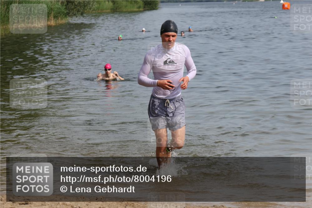 15.06.2025 - 27. Vierlanden-Triathlon Lena Gebhardt http://msf.ph/oto/8004196 15.06.2025 09:58:26 Schwimmen 345, 360 meine-sportfotos.de