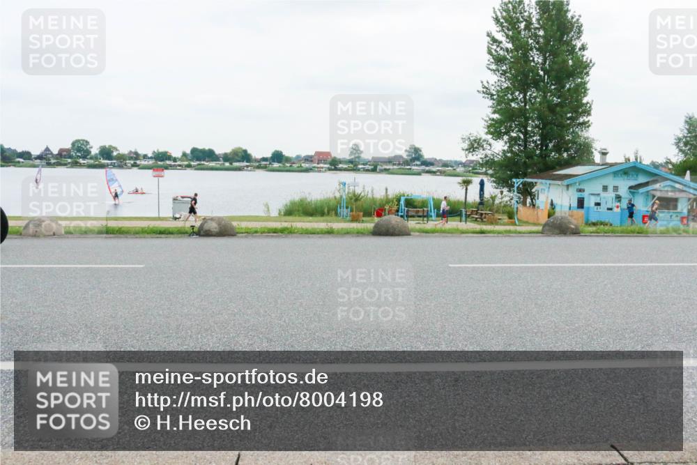 21.06.2025 - 27. Vierlanden-Triathlon H.Heesch http://msf.ph/oto/8004198 15.06.2025 12:58:30 Radfahren 1127 meine-sportfotos.de