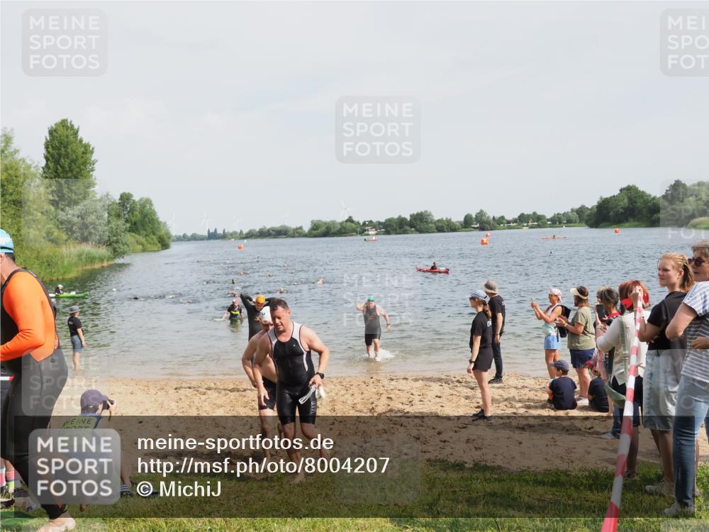 21.06.2025 - 27. Vierlanden-Triathlon MichiJ http://msf.ph/oto/8004207 15.06.2026 10:06:14 Schwimmen 369, 370, 381, 418, 447, 448, 455 meine-sportfotos.de