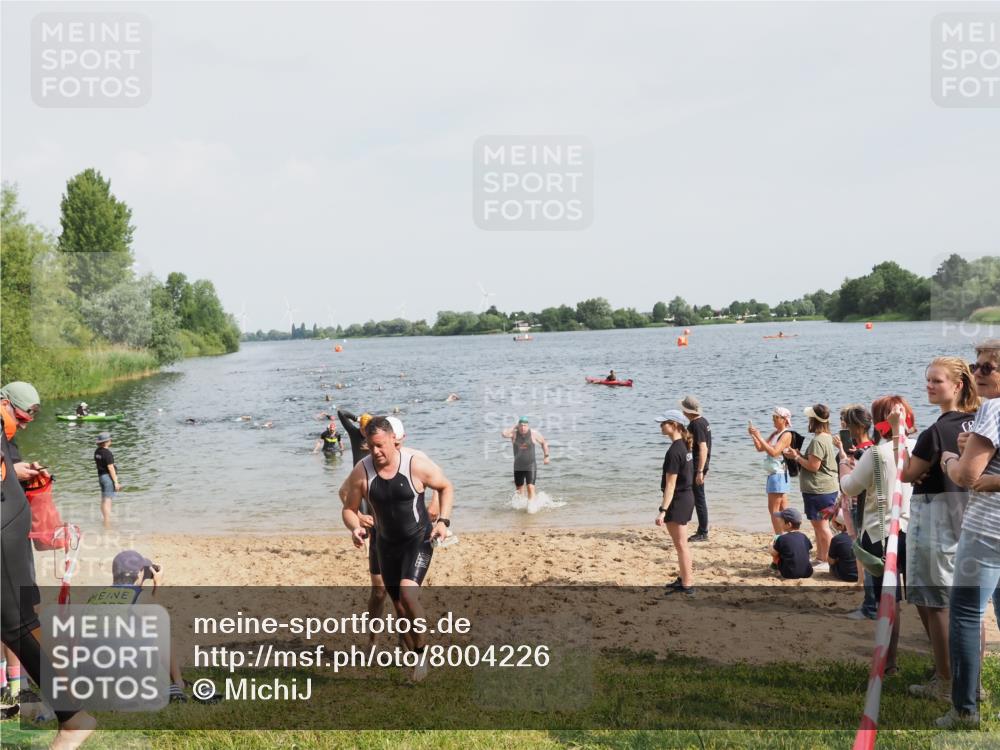 21.06.2025 - 27. Vierlanden-Triathlon MichiJ http://msf.ph/oto/8004226 15.06.2026 10:06:14 Schwimmen 369, 370, 381, 418, 447, 448, 455 meine-sportfotos.de