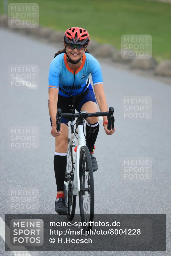 21.06.2025 - 27. Vierlanden-Triathlon H.Heesch http://msf.ph/oto/8004228 15.06.2025 12:50:57 Radfahren 890 meine-sportfotos.de