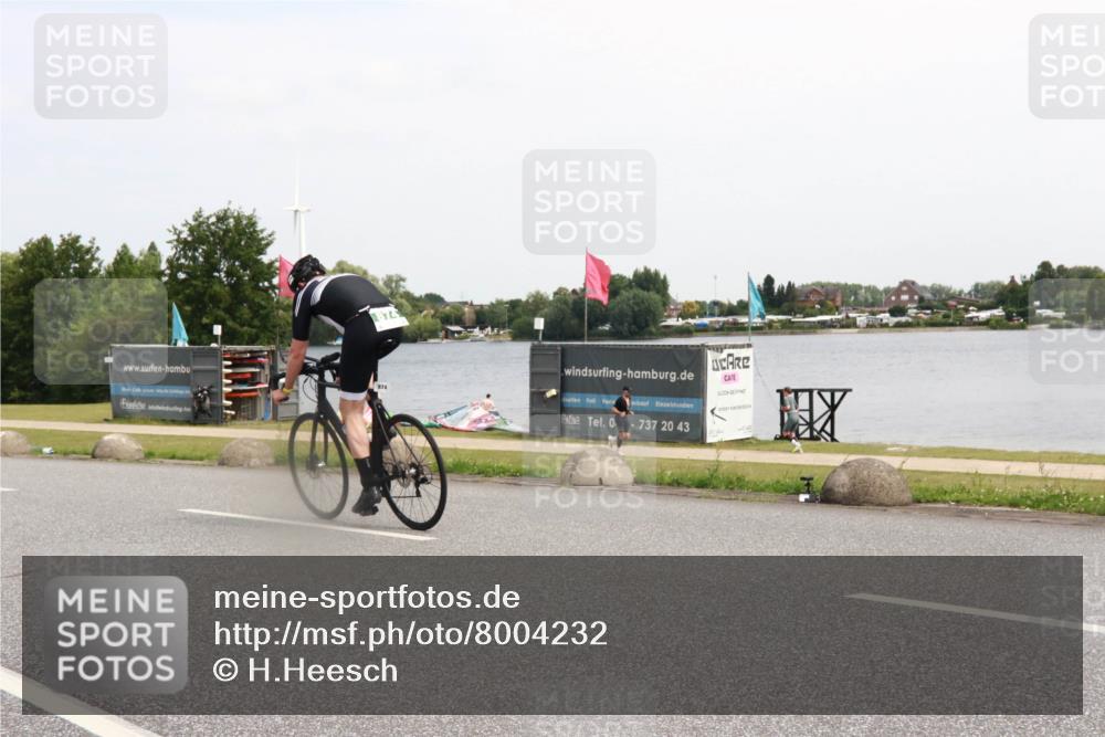 21.06.2025 - 27. Vierlanden-Triathlon H.Heesch http://msf.ph/oto/8004232 15.06.2025 11:54:13 Radfahren 684 meine-sportfotos.de