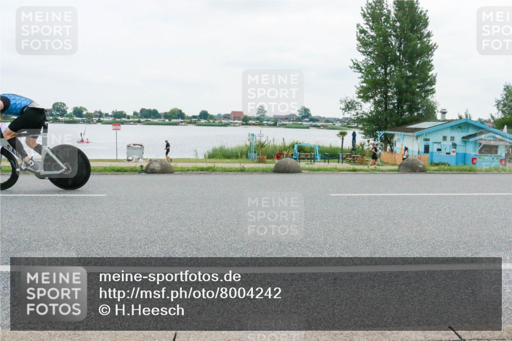 21.06.2025 - 27. Vierlanden-Triathlon H.Heesch http://msf.ph/oto/8004242 15.06.2025 12:58:43 Radfahren 1114, 1141 meine-sportfotos.de