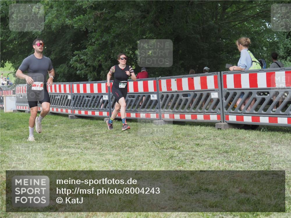 21.06.2025 - 27. Vierlanden-Triathlon KatJ http://msf.ph/oto/8004243 15.06.2025 12:57:49 Ziel 75, 976, 1019, 1020, 1022, 1023 meine-sportfotos.de