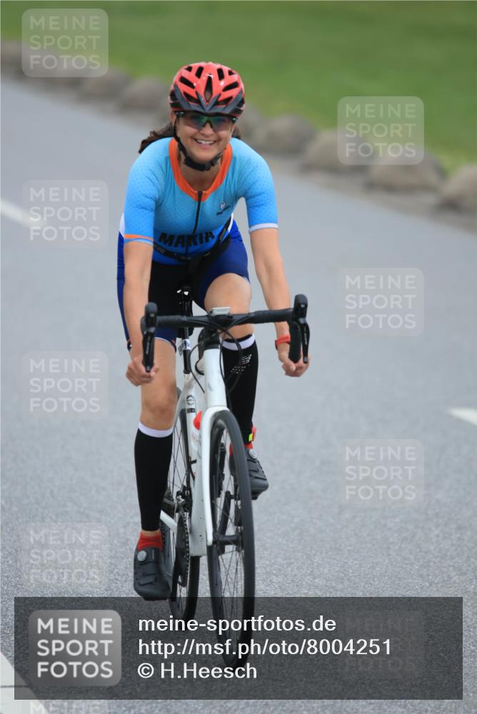21.06.2025 - 27. Vierlanden-Triathlon H.Heesch http://msf.ph/oto/8004251 15.06.2025 12:50:58 Radfahren 890 meine-sportfotos.de