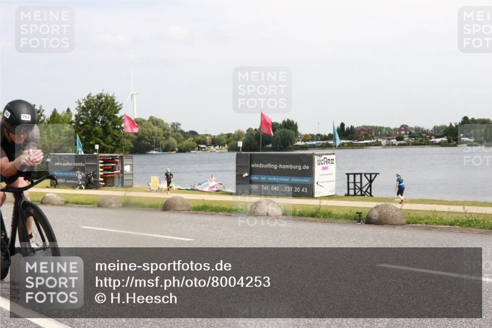21.06.2025 - 27. Vierlanden-Triathlon H.Heesch http://msf.ph/oto/8004253 15.06.2025 11:54:21 Radfahren 753, 874 meine-sportfotos.de