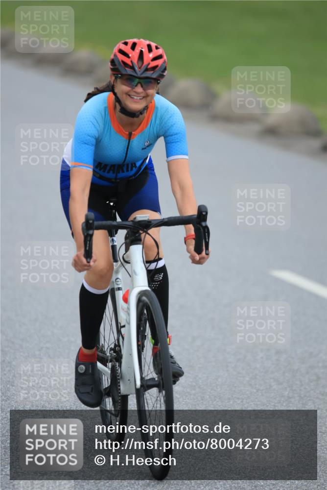 21.06.2025 - 27. Vierlanden-Triathlon H.Heesch http://msf.ph/oto/8004273 15.06.2025 12:50:58 Radfahren 890 meine-sportfotos.de
