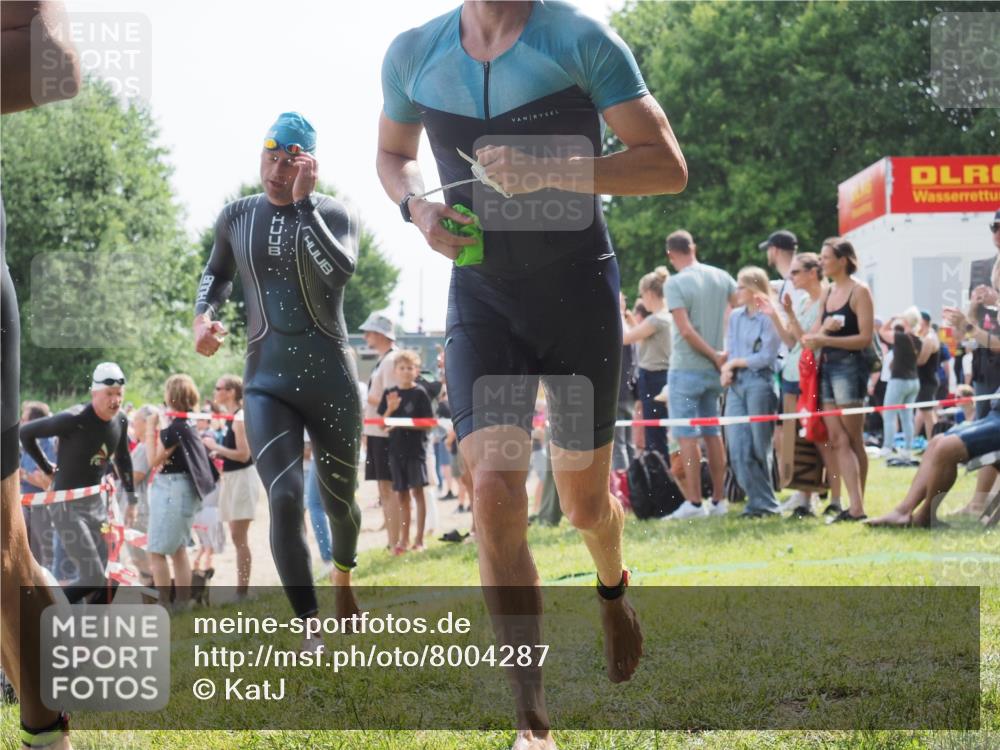 15.06.2025 - 27. Vierlanden-Triathlon KatJ http://msf.ph/oto/8004287 15.06.2025 10:03:46 Schwimmen 377, 425, 432, 436, 439 meine-sportfotos.de