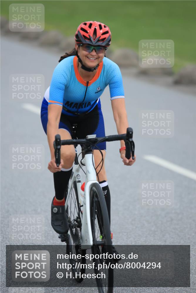 21.06.2025 - 27. Vierlanden-Triathlon H.Heesch http://msf.ph/oto/8004294 15.06.2025 12:50:58 Radfahren 890 meine-sportfotos.de