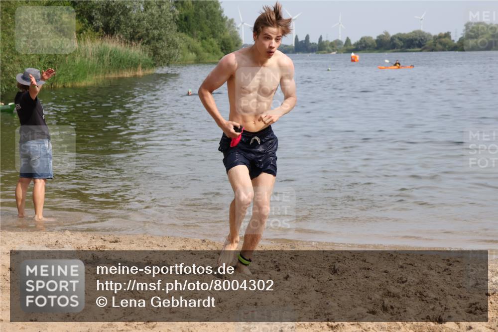 15.06.2025 - 27. Vierlanden-Triathlon Lena Gebhardt http://msf.ph/oto/8004302 15.06.2025 09:58:42 Schwimmen 269 meine-sportfotos.de