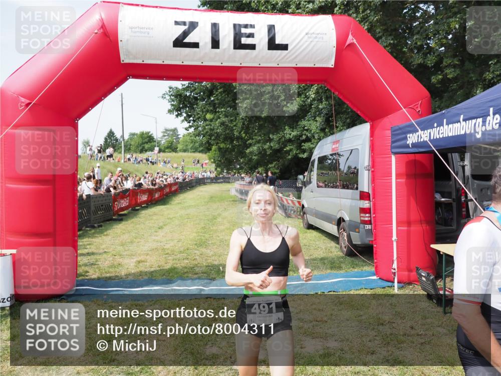 21.06.2025 - 27. Vierlanden-Triathlon MichiJ http://msf.ph/oto/8004311 15.06.2026 11:28:12 Ziel 193, 491, 585 meine-sportfotos.de