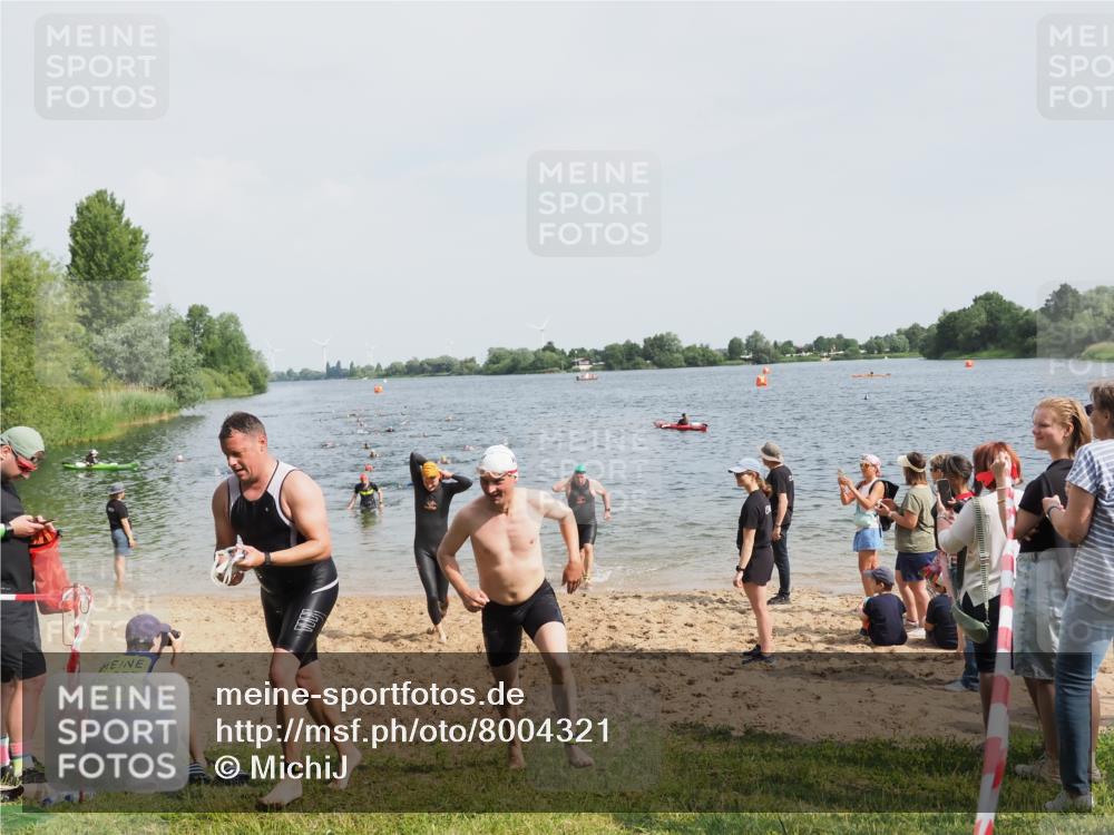 21.06.2025 - 27. Vierlanden-Triathlon MichiJ http://msf.ph/oto/8004321 15.06.2026 10:06:15 Schwimmen 369, 370, 381, 418, 447, 448, 455 meine-sportfotos.de