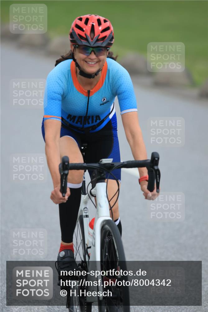 21.06.2025 - 27. Vierlanden-Triathlon H.Heesch http://msf.ph/oto/8004342 15.06.2025 12:50:58 Radfahren 890 meine-sportfotos.de