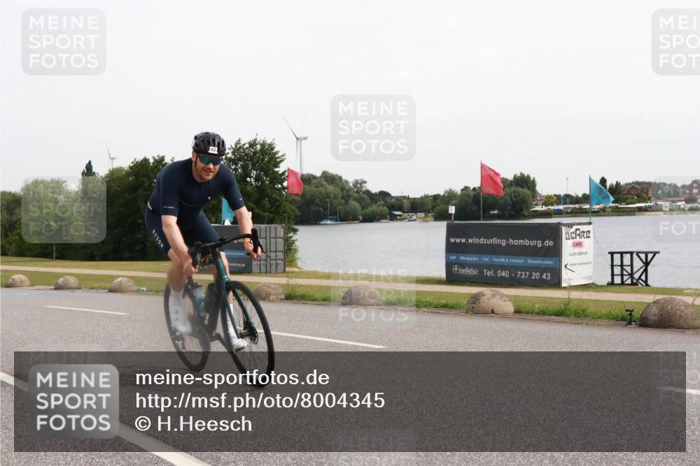 15.06.2025 - 27. Vierlanden-Triathlon H.Heesch http://msf.ph/oto/8004345 15.06.2025 10:33:37 Radfahren 43, 130, 165, 208, 314 meine-sportfotos.de
