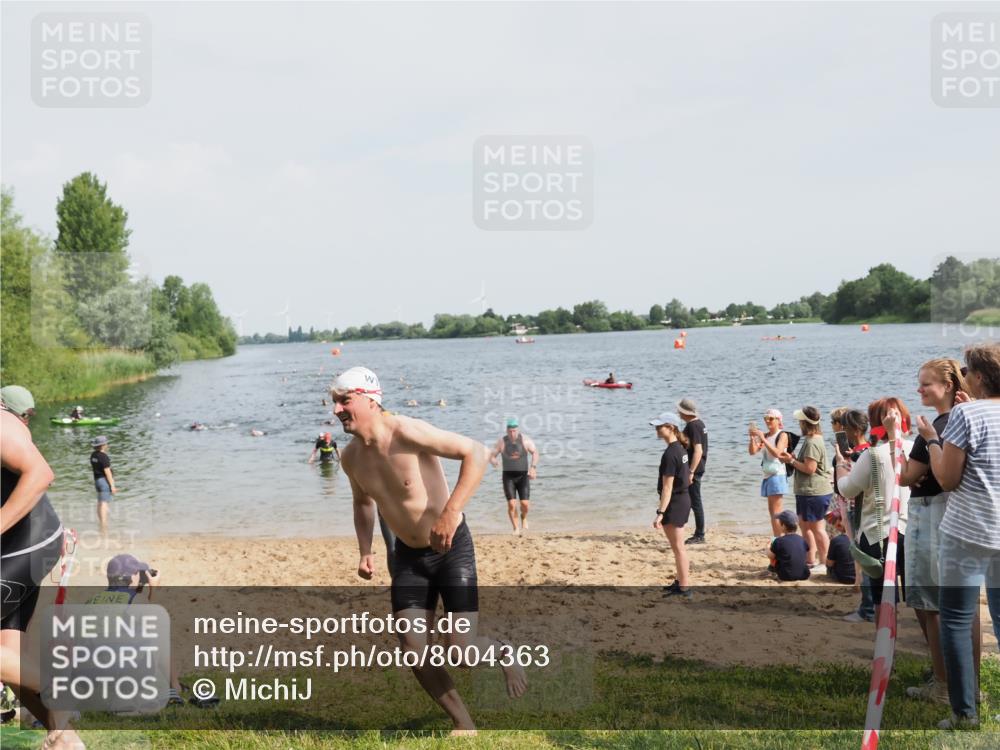 21.06.2025 - 27. Vierlanden-Triathlon MichiJ http://msf.ph/oto/8004363 15.06.2026 10:06:15 Schwimmen 369, 370, 381, 418, 447, 448, 455 meine-sportfotos.de